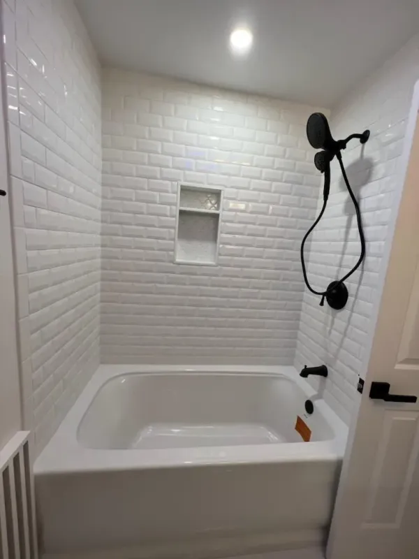white-tiled-bathroom-black-fixtures.webp